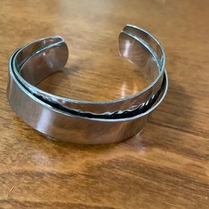 Stella and Dot- Silver cuff bracelet like new